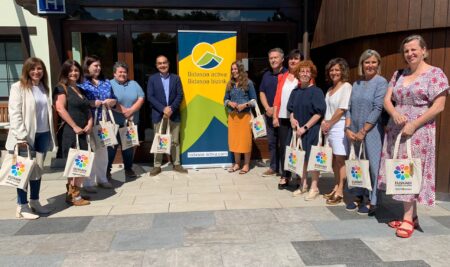 Bidasoa activa entrega un reconocimiento a 17 agentes turísticos de la comarca por adherirse al Código Ético del Turismo de Euskadi