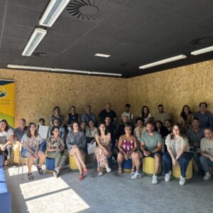 Bidasoa activa entrega los certificados a las 62 personas que han completado el curso de formación.