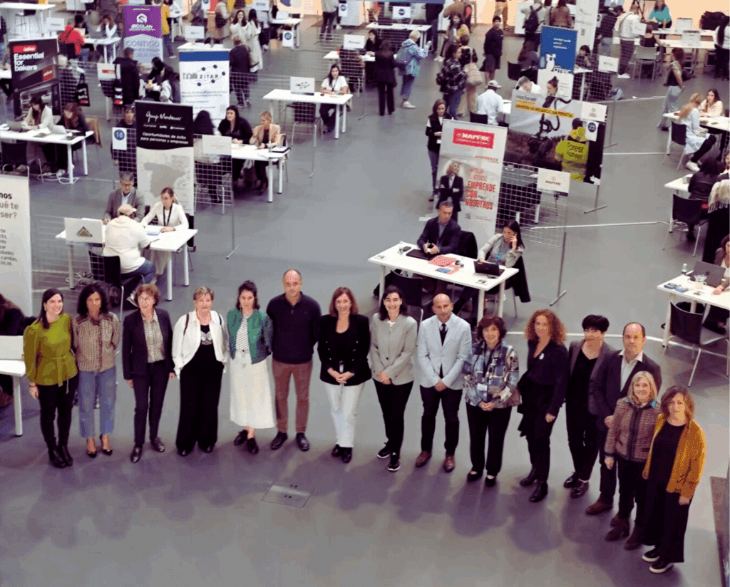 El encuentro, que se celebró ayer, ofreció ofertas laborales del sector servicios, industria y comercio, y contó con la participación de un 20% de empresas del otro lado de la muga.