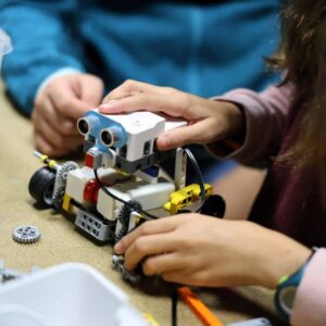 Los talleres Tech Irun y GazteTEK se consolidan como un referente en la promoción de la educación STEAM en la comarca del Bidasoa